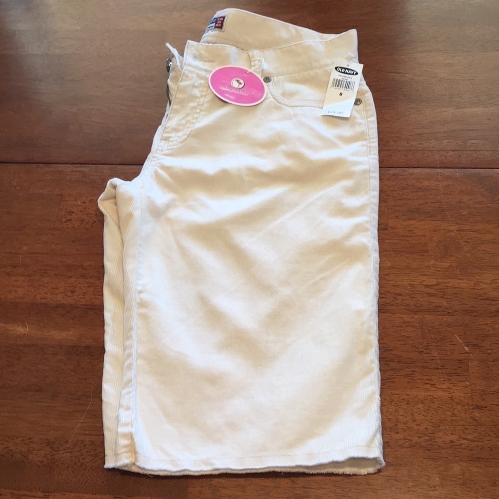Old Navy corduroy Bermuda shorts, off white. Sz 8